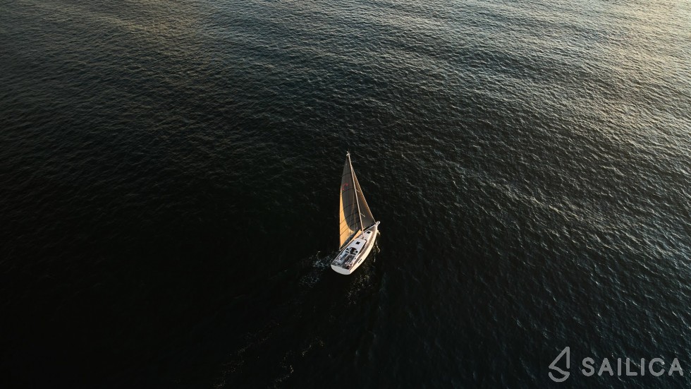 Maxus 35 - Yacht Charter Sailica
