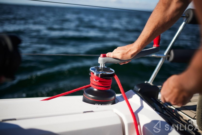 Maxus 35 - Yacht Charter Sailica