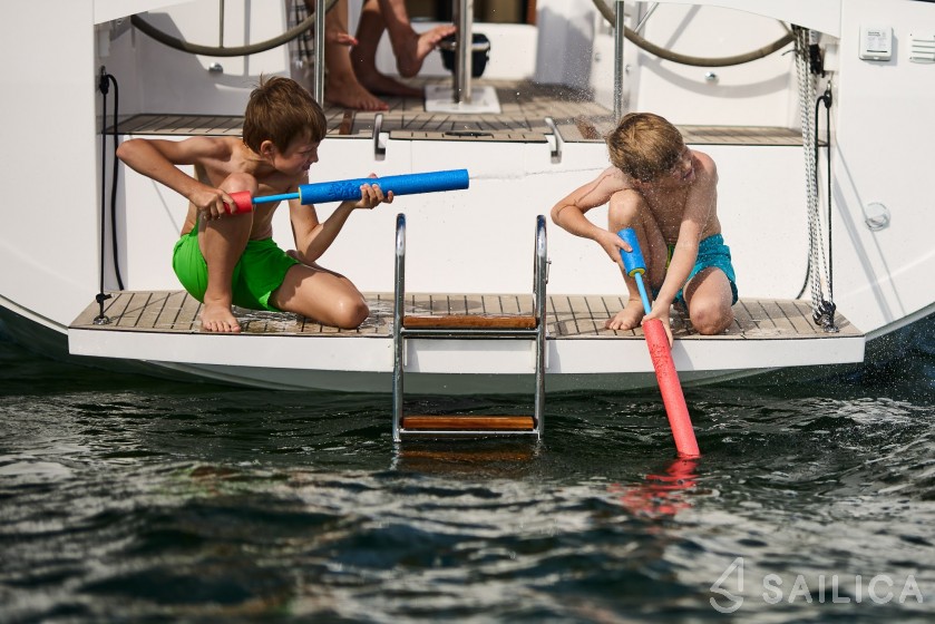 Maxus 35 - Yacht Charter Sailica