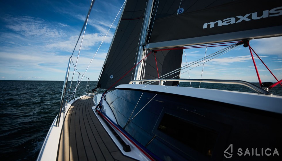 Maxus 35 - Yacht Charter Sailica
