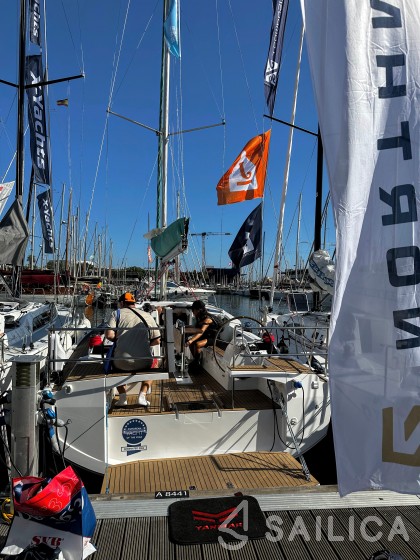Maxus 35 - Yacht Charter Sailica
