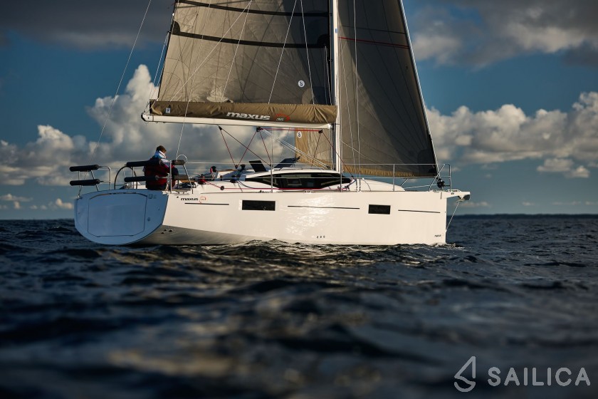Maxus 35 - Yacht Charter Sailica
