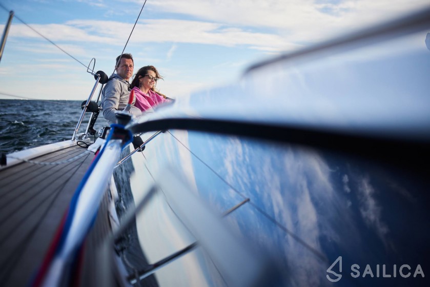 Maxus 35 - Yacht Charter Sailica