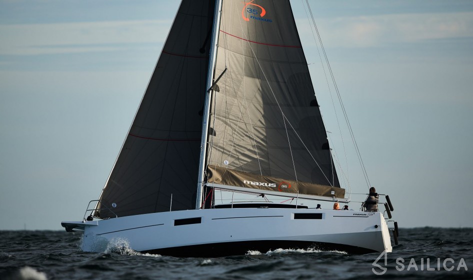 Maxus 35 - Yacht Charter Sailica