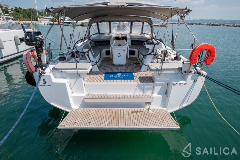 Oceanis 51.1 - Yacht Charter Sailica