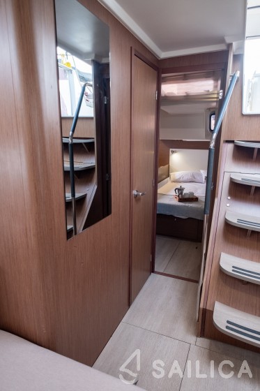 Oceanis 51.1 - Yacht Charter Sailica