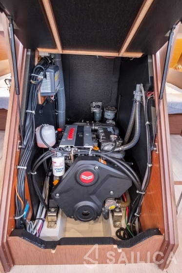 Oceanis 51.1 - Yacht Charter Sailica