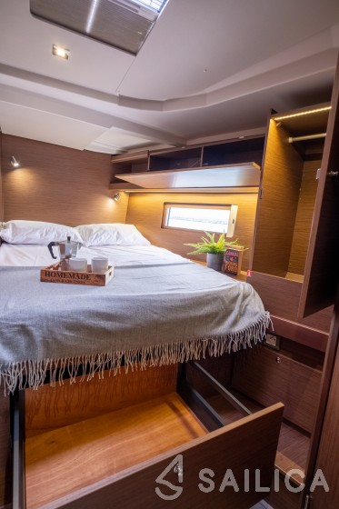 Oceanis 51.1 - Yacht Charter Sailica