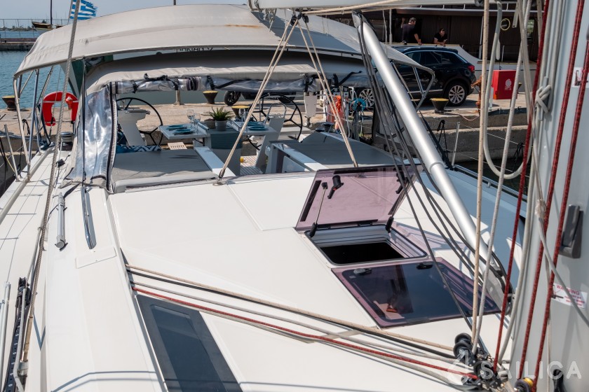Oceanis 51.1 - Yacht Charter Sailica