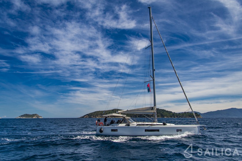 Oceanis 51.1 - Yacht Charter Sailica
