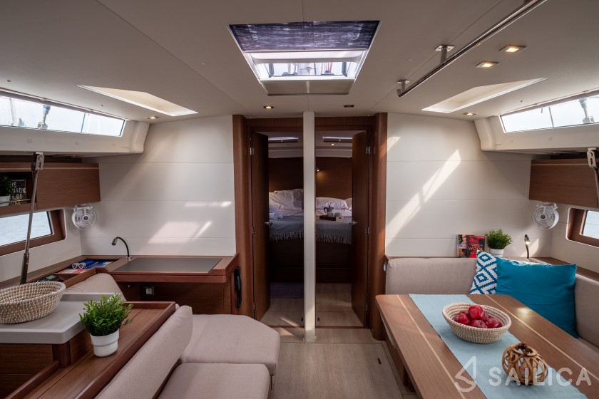 Oceanis 51.1 - Yacht Charter Sailica