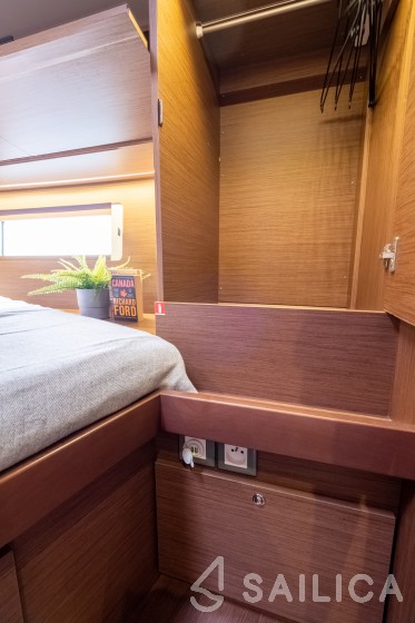 Oceanis 51.1 - Yacht Charter Sailica