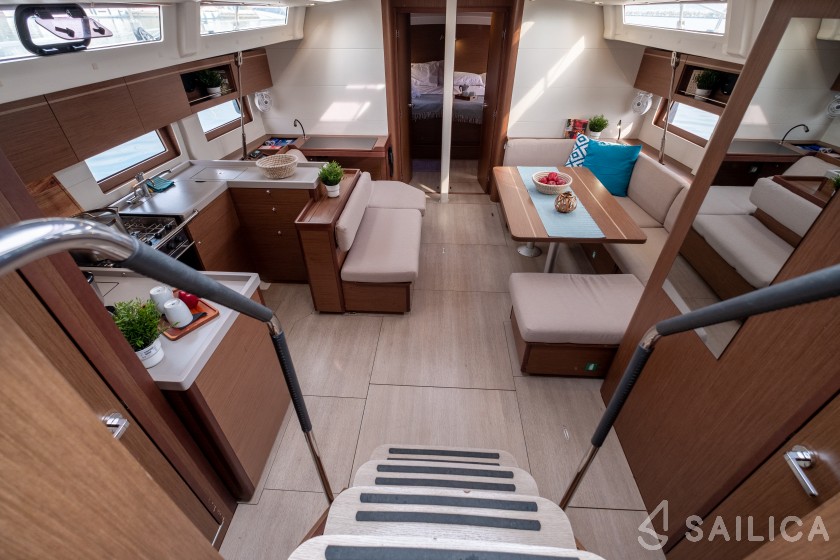 Oceanis 51.1 - Yacht Charter Sailica