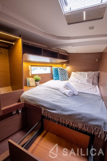 Oceanis 51.1 - Yacht Charter Sailica