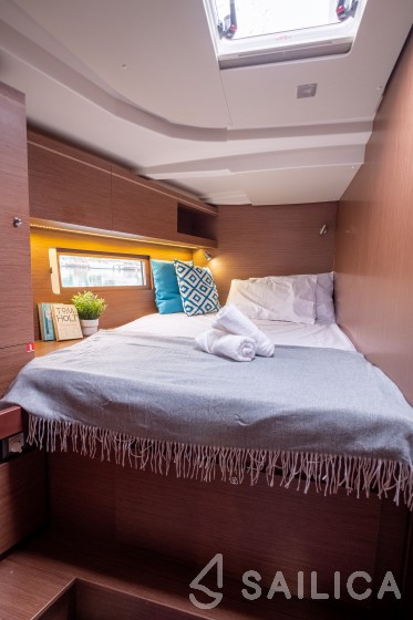 Oceanis 51.1 - Yacht Charter Sailica