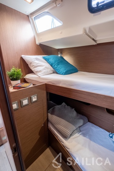 Oceanis 51.1 - Yacht Charter Sailica