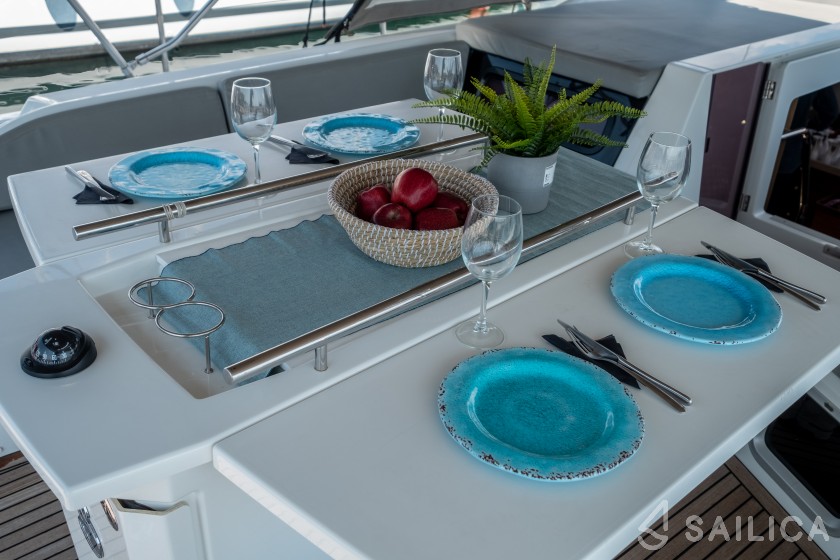 Oceanis 51.1 - Yacht Charter Sailica