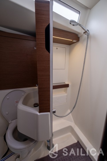 Oceanis 51.1 - Yacht Charter Sailica