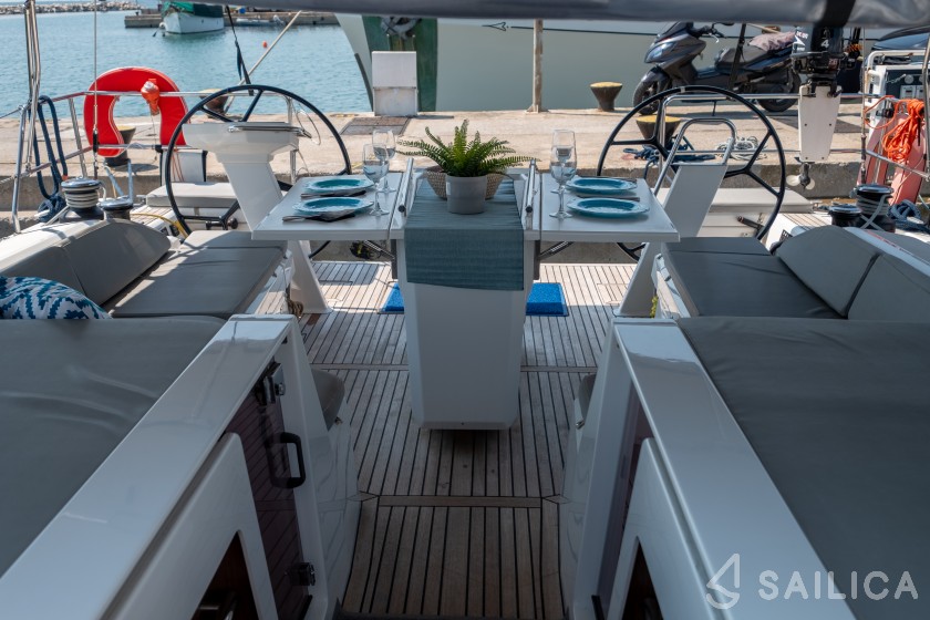 Oceanis 51.1 - Yacht Charter Sailica