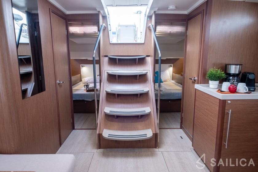 Oceanis 51.1 - Yacht Charter Sailica