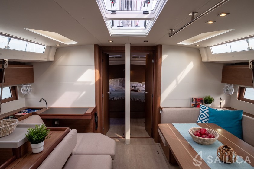 Oceanis 51.1 - Yacht Charter Sailica