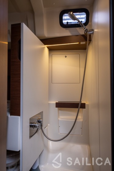 Oceanis 51.1 - Yacht Charter Sailica