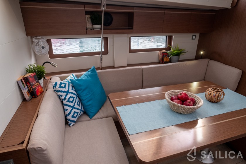 Oceanis 51.1 - Yacht Charter Sailica