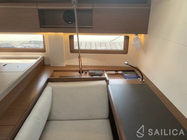 Oceanis 51.1 - Yacht Charter Sailica