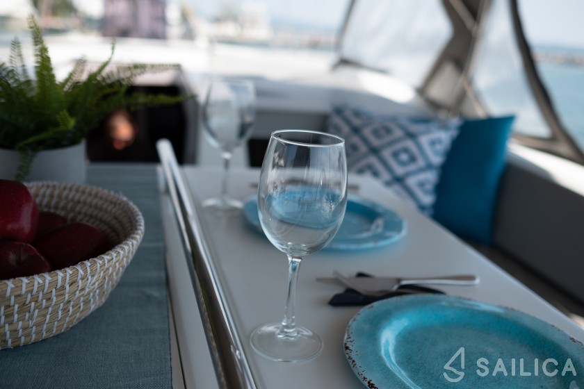 Oceanis 51.1 - Yacht Charter Sailica