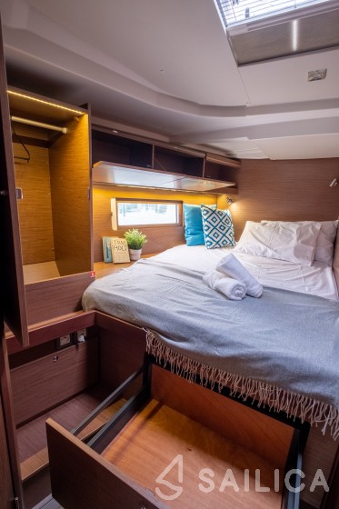 Oceanis 51.1 - Yacht Charter Sailica