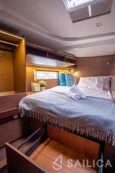Oceanis 51.1 - Yacht Charter Sailica
