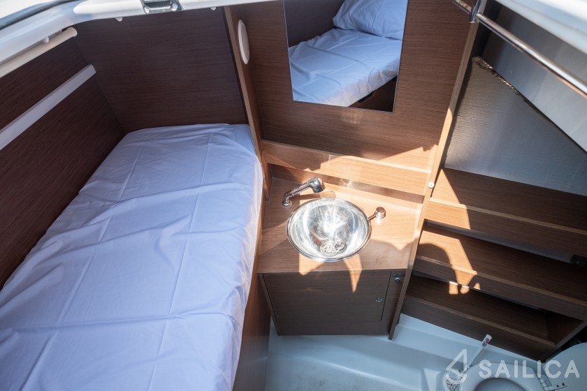 Oceanis 51.1 - Yacht Charter Sailica