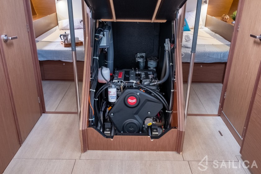 Oceanis 51.1 - Yacht Charter Sailica
