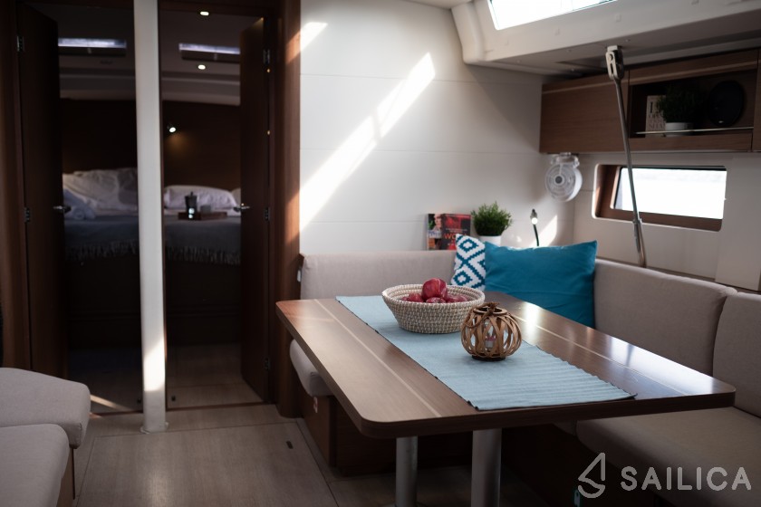 Oceanis 51.1 - Yacht Charter Sailica