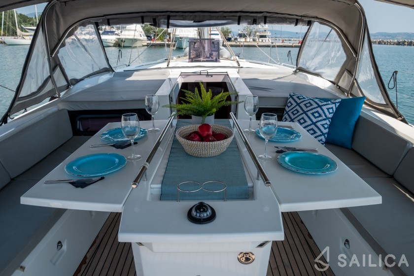 Oceanis 51.1 - Yacht Charter Sailica