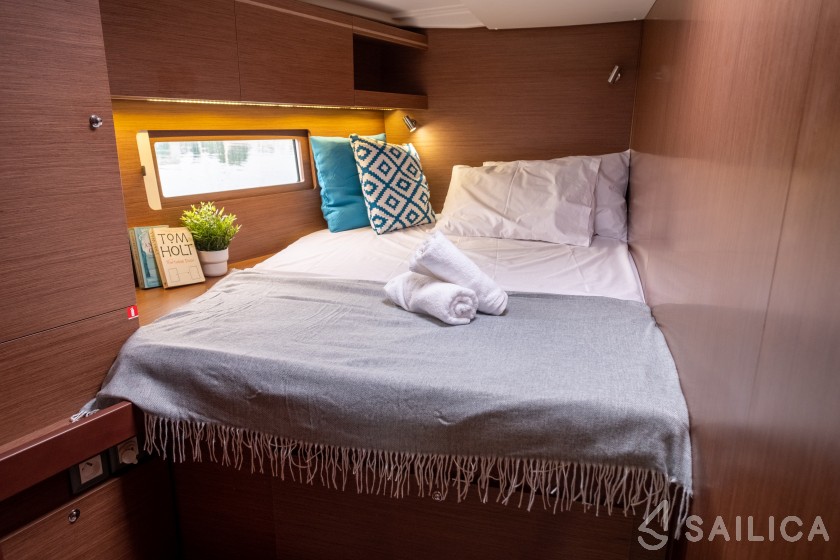 Oceanis 51.1 - Yacht Charter Sailica