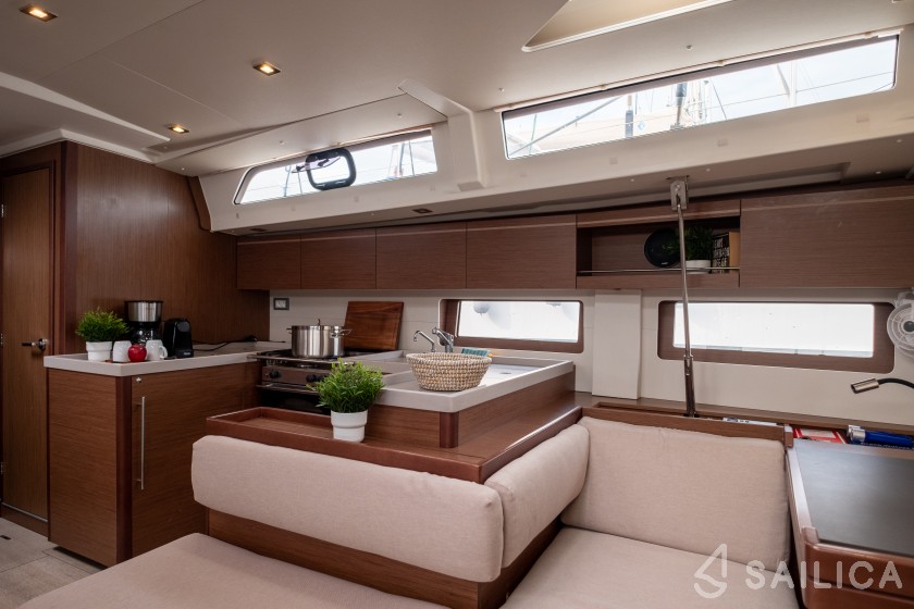 Oceanis 51.1 - Yacht Charter Sailica