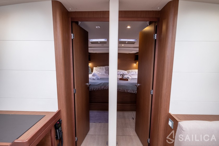 Oceanis 51.1 - Yacht Charter Sailica