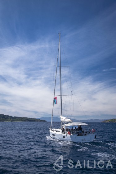 Oceanis 51.1 - Yacht Charter Sailica