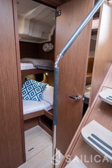 Oceanis 51.1 - Yacht Charter Sailica