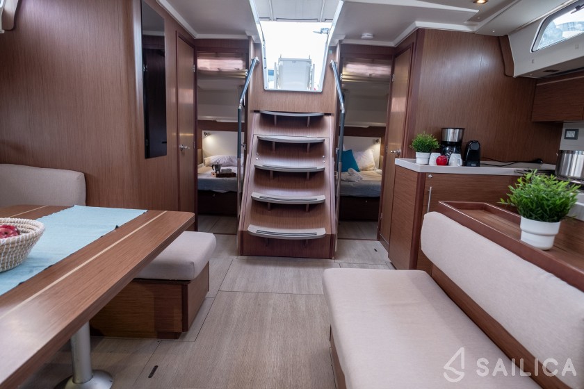 Oceanis 51.1 - Yacht Charter Sailica