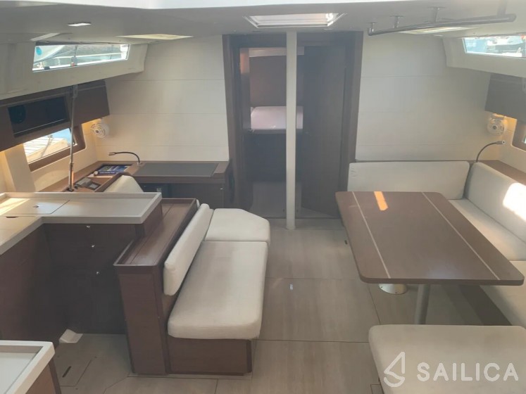 Oceanis 51.1 - Yacht Charter Sailica