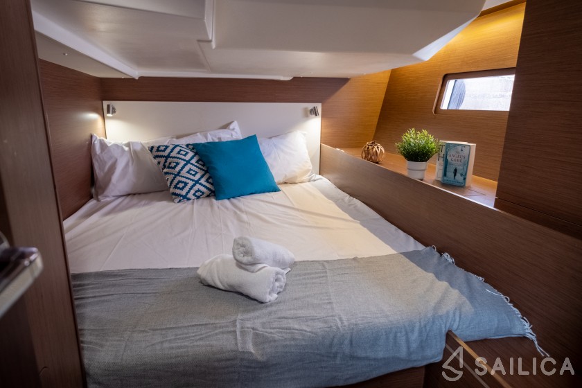 Oceanis 51.1 - Yacht Charter Sailica