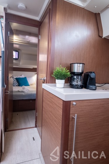 Oceanis 51.1 - Yacht Charter Sailica