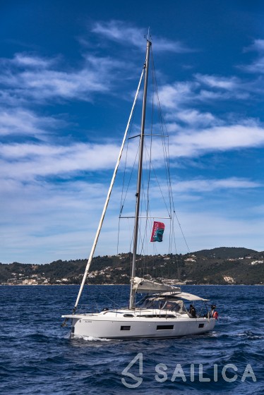 Oceanis 51.1 - Yacht Charter Sailica