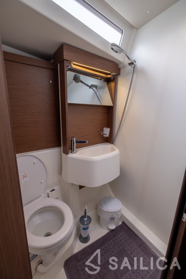 Oceanis 51.1 - Yacht Charter Sailica