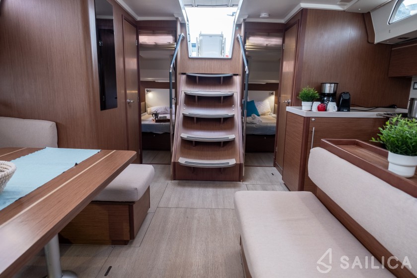 Oceanis 51.1 - Yacht Charter Sailica