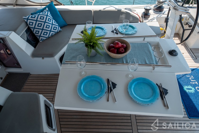 Oceanis 51.1 - Yacht Charter Sailica