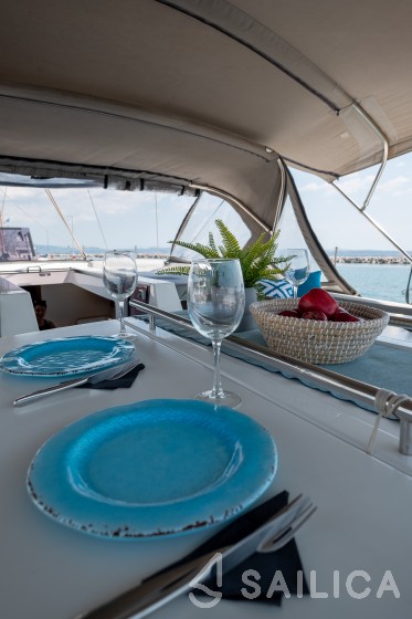 Oceanis 51.1 - Yacht Charter Sailica