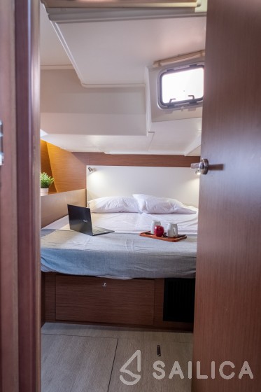 Oceanis 51.1 - Yacht Charter Sailica